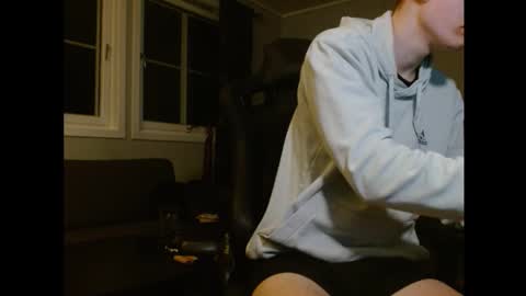 Snapshot of oskarlk chatting on 11.01.25 Oskar online show from 11.01.25