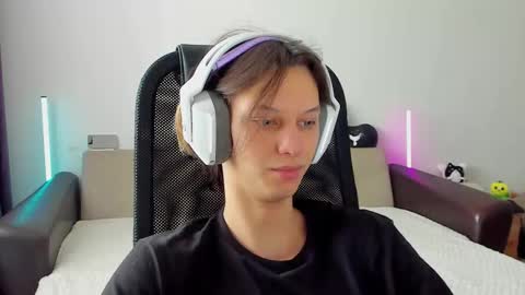 Snapshot of ostin_meoww chatting on 02.14.26 Ostin online show from 02.14.26