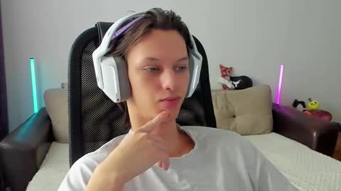 Snapshot of ostin_meoww chatting on 02.22.26 Ostin online show from 02.22.26