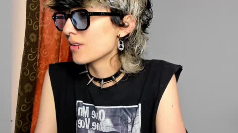 Snapshot of ottoyan_ chatting on 12.11.24 Otto 3 online show from 12.11.24