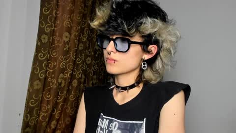 Snapshot of ottoyan_ chatting on 12.11.24 Otto 3 online show from 12.11.24