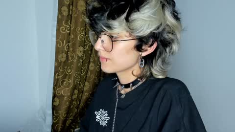 Snapshot of ottoyan_ chatting on 12.17.24 Otto 3 online show from 12.17.24