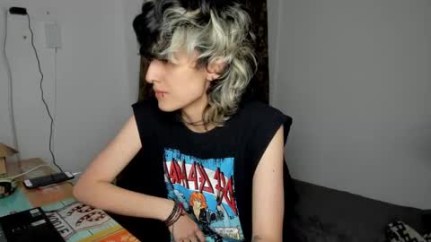 Snapshot of ottoyan_ chatting on 02.01.25 Otto 3 online show from 02.01.25