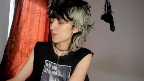 Snapshot of ottoyan_ chatting on 02.05.25 Otto 3 online show from 02.05.25