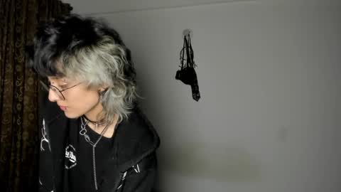 Snapshot of ottoyan_ chatting on 02.21.25 Otto 3 online show from 02.21.25