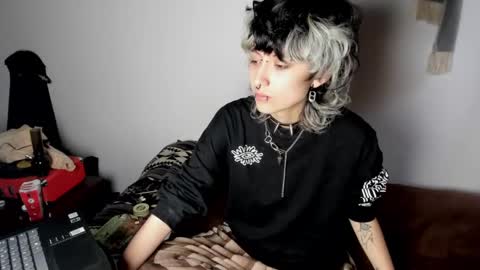 Snapshot of ottoyan_ chatting on 02.27.25 Otto 3 online show from 02.27.25