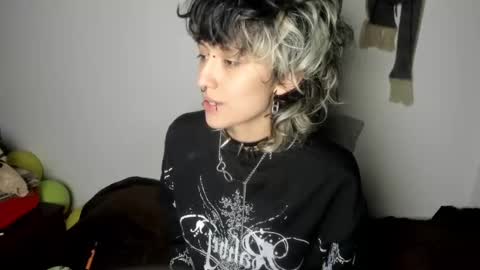 Snapshot of ottoyan_ chatting on 03.11.25 Otto 3 online show from 03.11.25