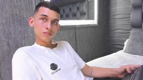 owen_stone1 online show from 02.21.25