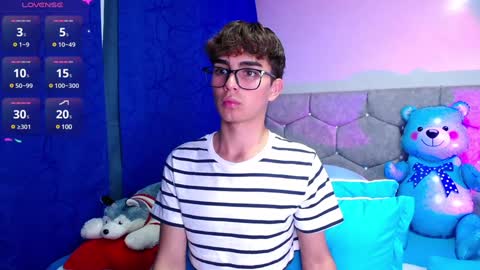 Snapshot of owenblue__ chatting on 02.04.25 Owen  Independent model  online show from 02.04.25