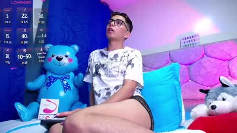 Snapshot of owenblue__ chatting on 02.13.25 Owen  Independent model  online show from 02.13.25