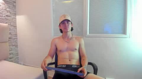 Snapshot of owenn_17 chatting on 10.02.25 owwn online show from 10.02.25