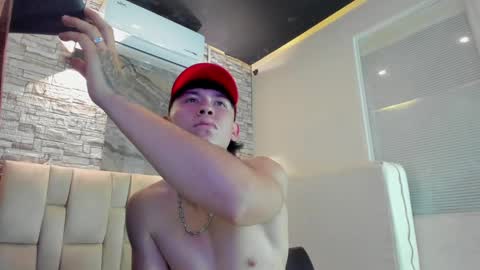 Snapshot of owenn_17 chatting on 10.04.25 owwn online show from 10.04.25