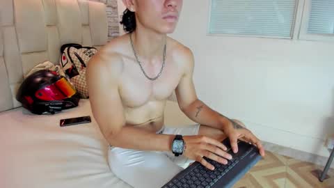 Snapshot of owenn_17 chatting on 10.14.25 owwn online show from 10.14.25