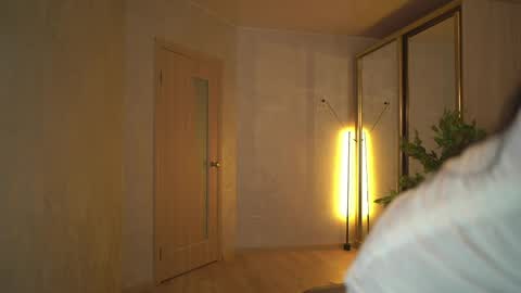 Snapshot of oxxme chatting on 04.30.26 Oxana Hi friends all my videos are 50 off check my bio online show from 04.30.26