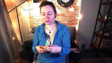 ozalin_green online show from 10.14.25