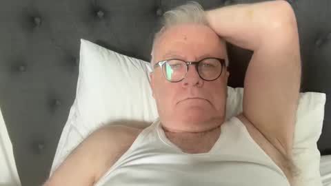 Snapshot of ozhairybearxxxx chatting on 12.28.24 ozhairybearxxxx online show from 12.28.24