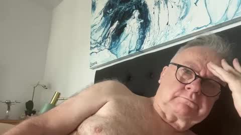 Snapshot of ozhairybearxxxx chatting on 01.14.25 ozhairybearxxxx online show from 01.14.25