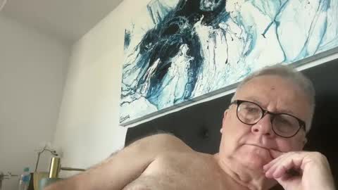 Snapshot of ozhairybearxxxx chatting on 01.21.25 ozhairybearxxxx online show from 01.21.25