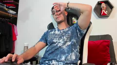 Snapshot of p_jhon chatting on 12.10.24 P online show from 12.10.24