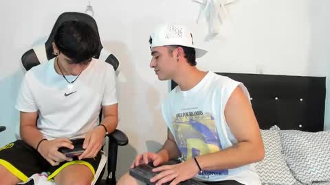 Snapshot of p_jhon chatting on 01.05.25 P online show from 01.05.25