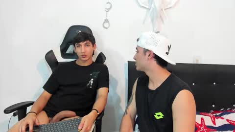 Snapshot of p_jhon chatting on 01.21.25 P online show from 01.21.25