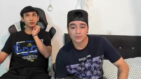 Snapshot of p_jhon chatting on 01.22.25 P online show from 01.22.25