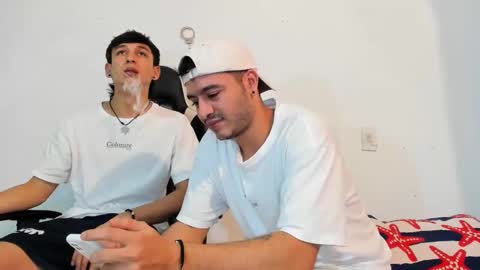 Snapshot of p_jhon chatting on 02.24.25 P online show from 02.24.25