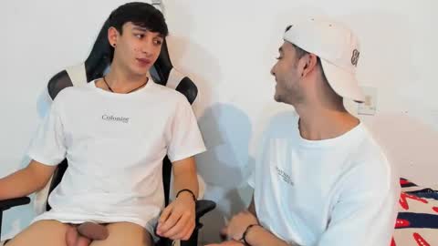 Snapshot of p_jhon chatting on 02.24.25 P online show from 02.24.25