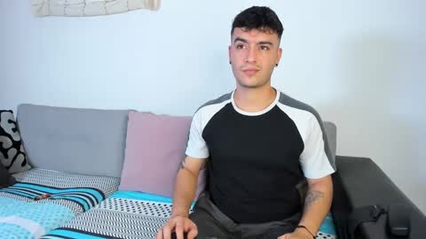 Snapshot of p_jhon chatting on 09.14.25 P online show from 09.14.25