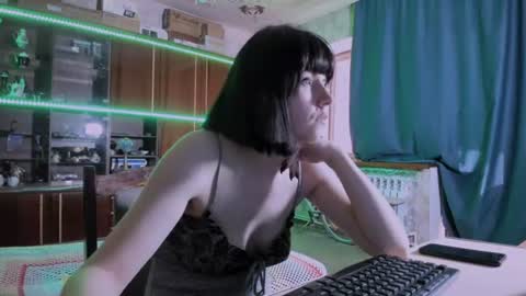 Snapshot of pa1e_pr1ncess chatting on 06.18.26 Ella online show from 06.18.26