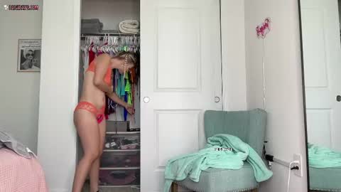 Snapshot of paigepawg chatting on 06.11.26 PaigePawg online show from 06.11.26