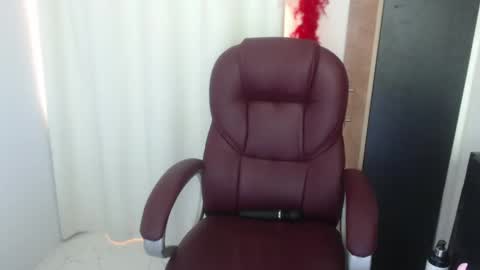Snapshot of paiper_halliwey chatting on 04.29.26 paiper online show from 04.29.26