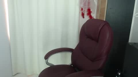Snapshot of paiper_halliwey chatting on 06.03.26 paiper online show from 06.03.26
