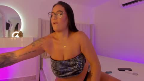 Manuela online show from 02.06.25