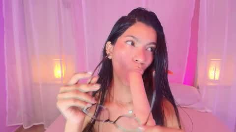 Snapshot of pamelaascott chatting on 01.29.25 P A M online show from 01.29.25