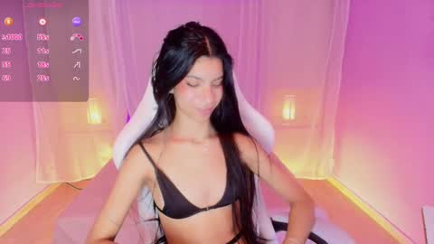 Snapshot of pamelaascott chatting on 02.11.25 P A M online show from 02.11.25