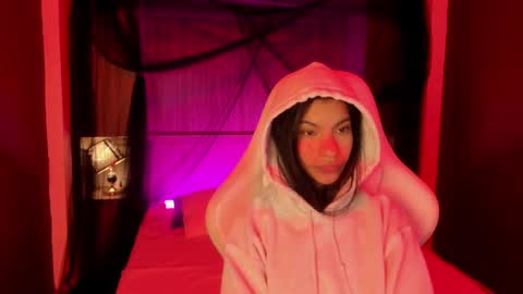 Snapshot of pamelaascott chatting on 11.19.25 P A M online show from 11.19.25