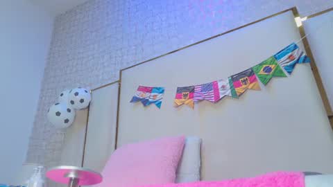 Snapshot of paolaa_rodriguez chatting on 06.29.26 Paola online show from 06.29.26
