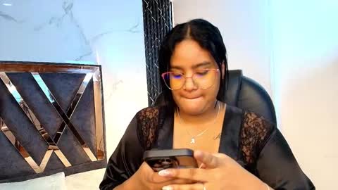 Snapshot of paolacastillo_ chatting on 12.15.25 paolacastillo_ online show from 12.15.25