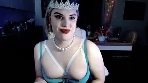 Snapshot of paoladoll chatting on 10.19.25 Sarina Williams online show from 10.19.25