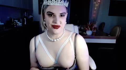 Snapshot of paoladoll chatting on 10.21.25 Sarina Williams online show from 10.21.25