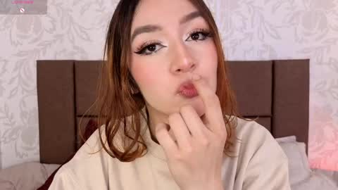 paolagh_ online show from 04.18.26