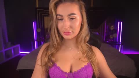 Snapshot of paolamola chatting on 02.22.25 Lia online show from 02.22.25