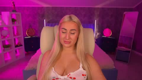 Lia online show from 04.27.26