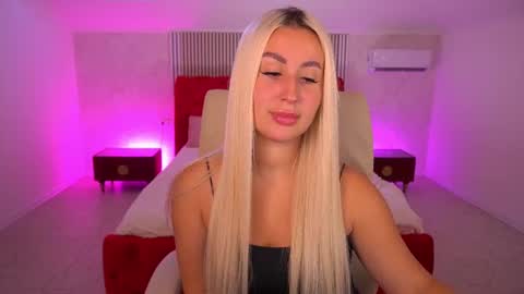 Snapshot of paolamola chatting on 06.14.26 Lia online show from 06.14.26