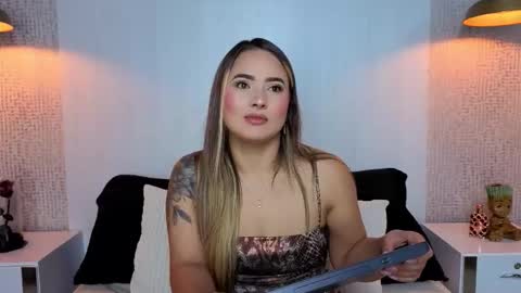 paolarey_ online show from 02.18.26