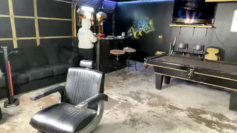 Snapshot of papi_krizz chatting on 10.26.25 papi_krizz online show from 10.26.25