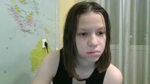 Snapshot of paradise_tease chatting on 12.15.25 paradise_tease online show from 12.15.25