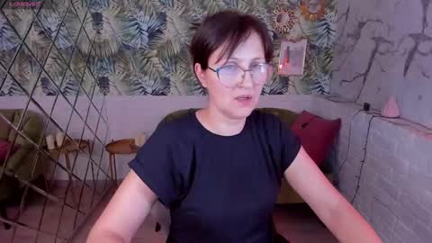 Snapshot of paris_cherry chatting on 01.07.25 Paris online show from 01.07.25