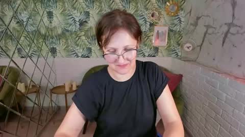 Snapshot of paris_cherry chatting on 01.19.25 Paris online show from 01.19.25